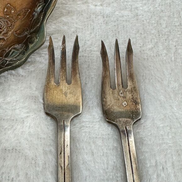 Vintage Holmes & Edwards Ladle Serving Silverplate Floral and Cocktail Forks Lot - Picture 4 of 11